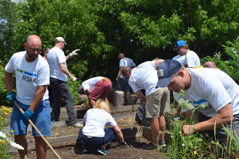 Volunteer laborers